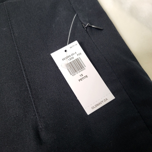 Old Navy Extra High Rise Polished Pixi Capris Pants. Black. Size 12 Petite - Picture 6 of 11